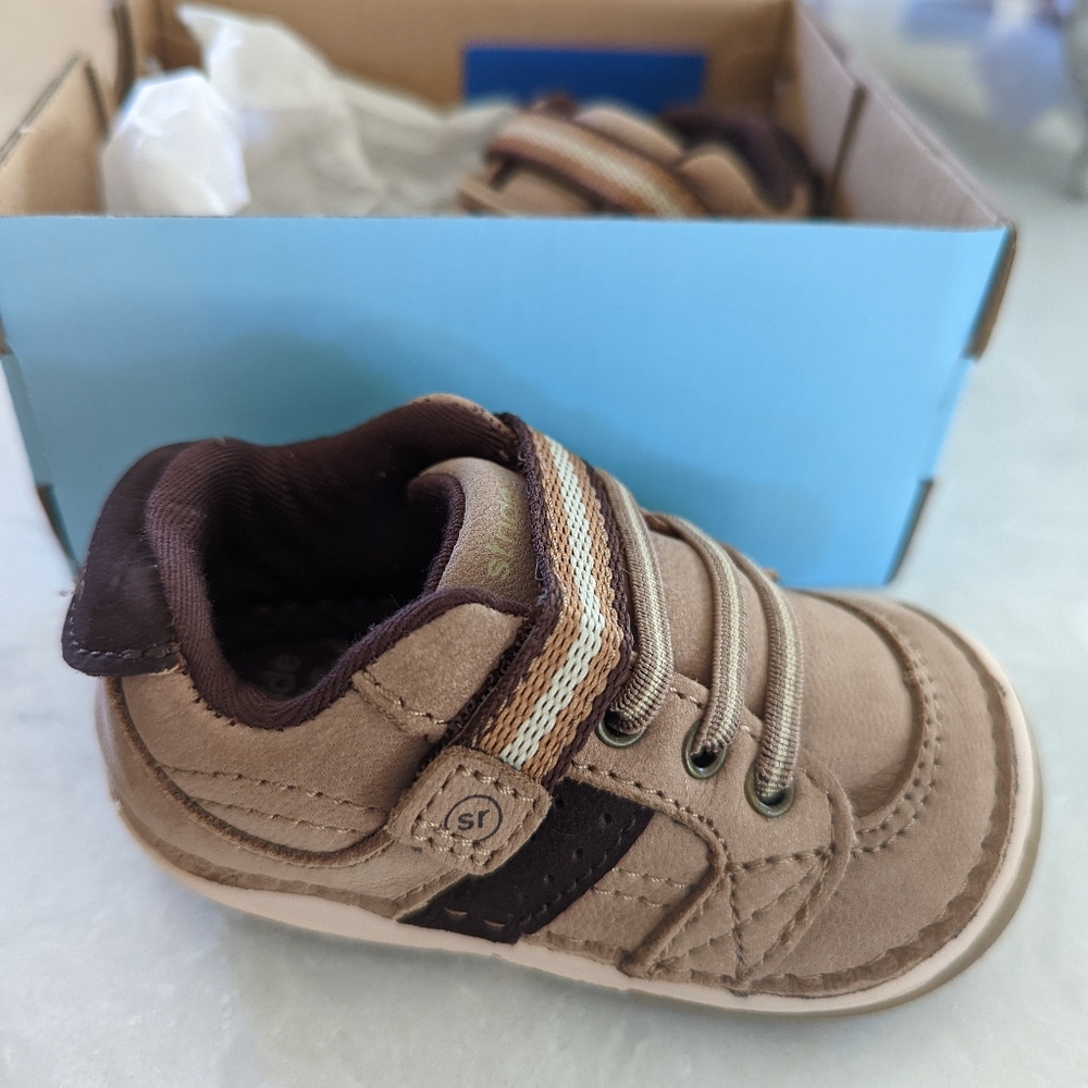 Stride Rite Soft Motion Sneaker